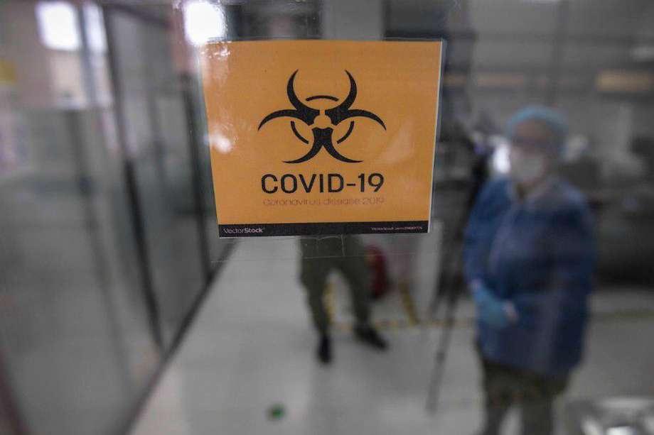El médico de la U. Javeriana Diego Rosselli aseguró que el coronavirus se estaría debilitando.