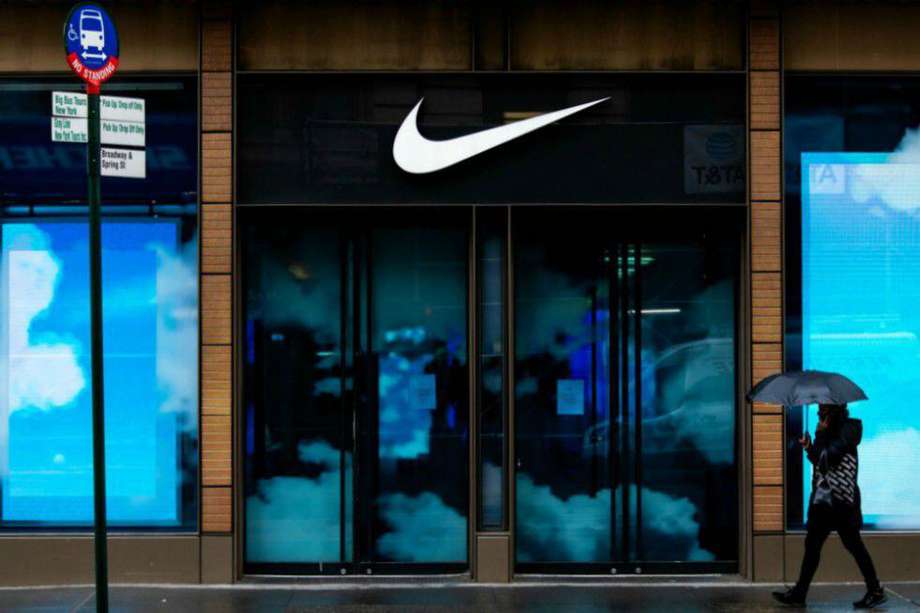 Nike reportó un aumento del 75 % en ventas 'online' entre marzo y mayo, lo que le permitió compensar parte de la caída de ingresos ocasionada por el cierre de sus tiendas físicas.