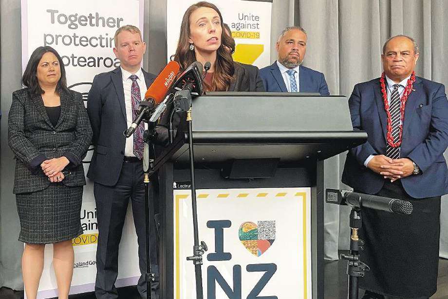 La llamada Fortaleza Nueva Zelanda, apodo acuñado por los medios locales, cayó. A partir de ahora el país mutará de una estrategia de eliminación del virus a una de control. 