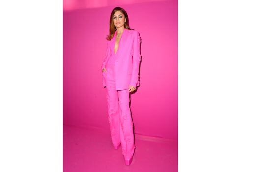 Zendaya wears Valentino's fuchsia and falls in love with its glamour.