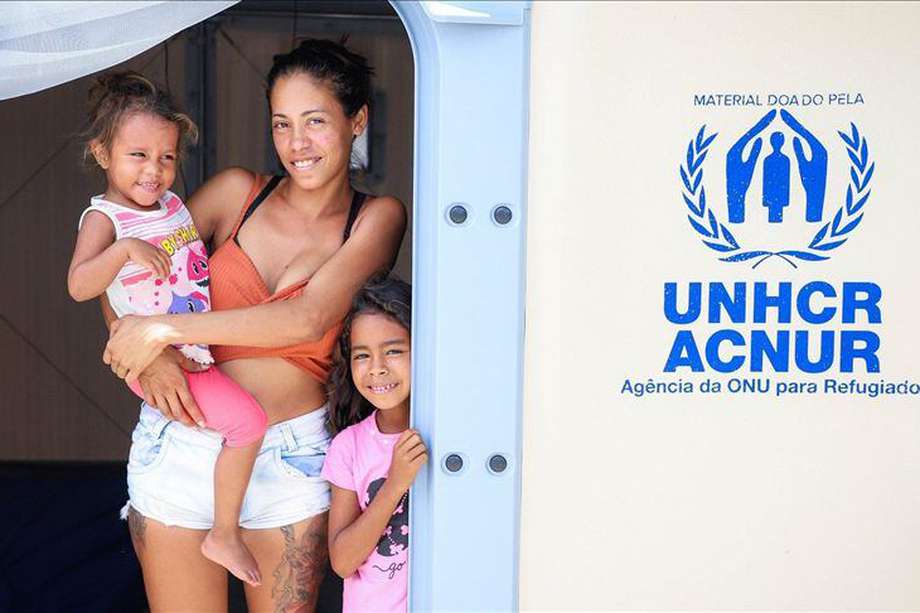 Familia de inmigrantes venezolanos en uno de los campamentos de ACNUR instalados en Boa Vista, capital de Roraima, Brasil.