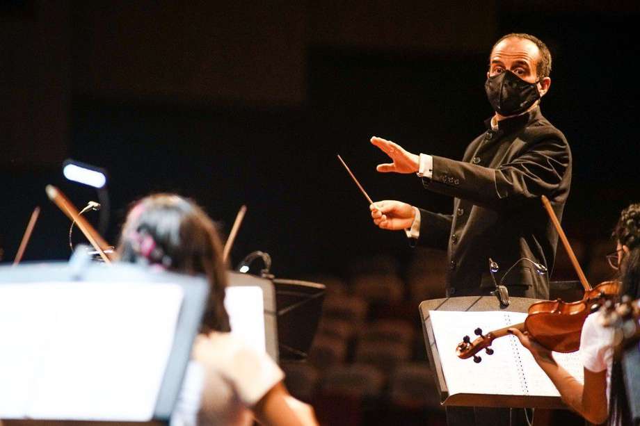 Bajo la dirección del maestro Leonardo Marulanda, titular de la OSC para este periodo, el concierto "MI Cartagena" presentará obras de cámara y orquestales de compositores colombianos e internacionales.