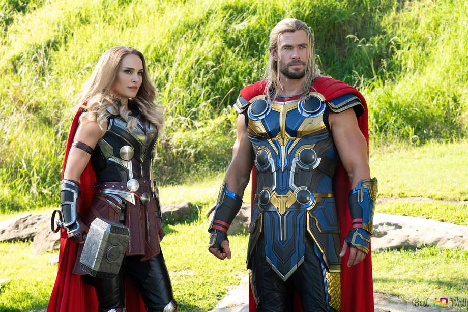 Natalie Portman y Chris Hemsworth durante las grabaciones de "Thor: Love and Thunder". 