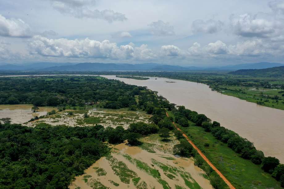 El primer rompimiento del dique que contiene al Río Cauca, en la subregión de La Mojana, ocurrió el 27 de agosto de 2021, y ha dejado más de 150 mil damnificados.
