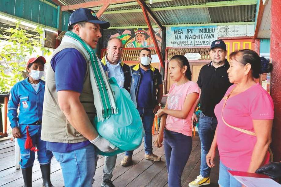 En el municipio de Puerto Nariño, la Gobernación hizo entrega de 700 mercados a las comunidades.  /Cortesía Gobernación de Amazonas