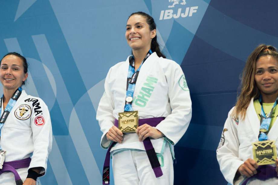 Ana María Arboleda, doble oro en jiujitsu brasilero en Europa.