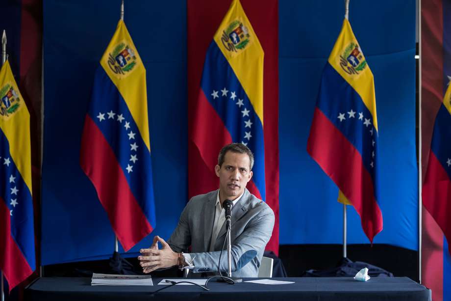 Reconociéndose vencido por una mayoría que pide acabar con su "presidencia encargada", el opositor Juan Guaidó llamó a la sensatez.