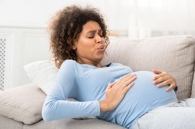 ¿Cómo empiezan las contracciones de parto?