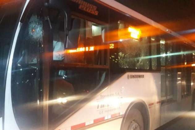 Atacaron 14 buses de Transmetro en medio de protestas por fallas energéticas en Barranquilla