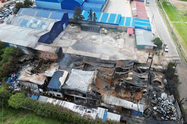 Incendio de fábrica de químicos en Cota: controlado en un 95 %