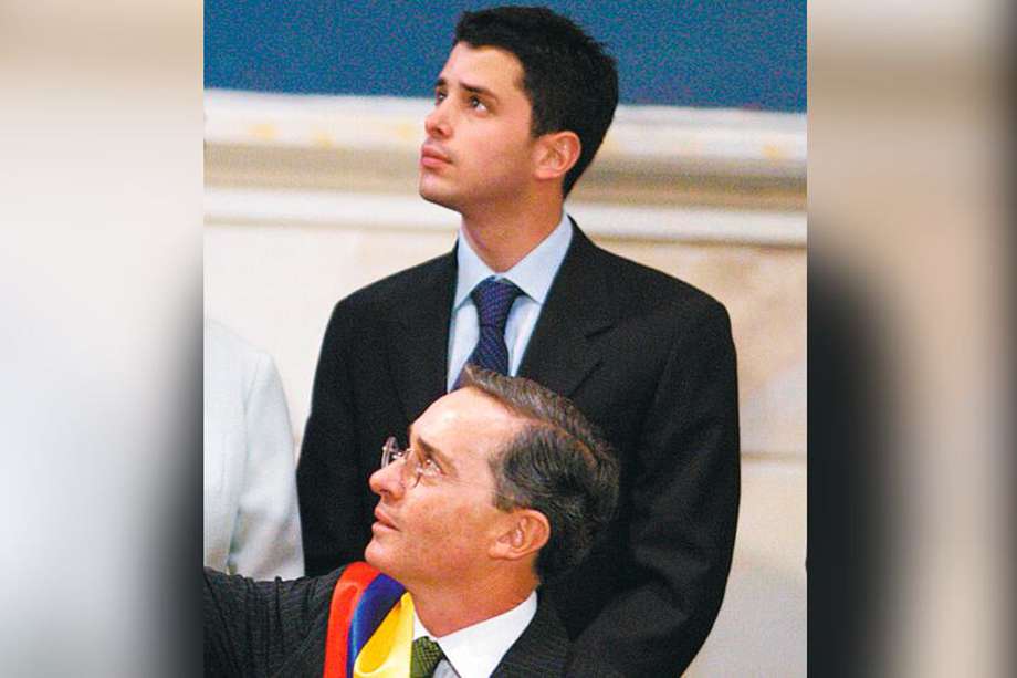 Tomás Uirbe Moreno y su padre, el expresidente Álvaro Uribe Vélez.