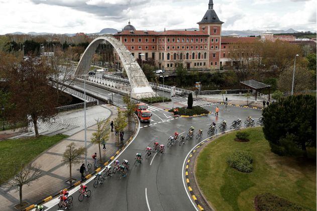 La caída que provocó el retiro de Julian Alaphilippe de la Vuelta al País Vasco