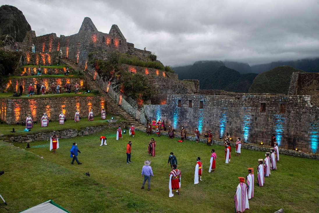 Con un ritual ancestral, la ciudadela inca de Machu Picchu reabrió este domingo tras casi ocho meses con la esperanza de conquistar nuevamente los turistas de todo el mundo.