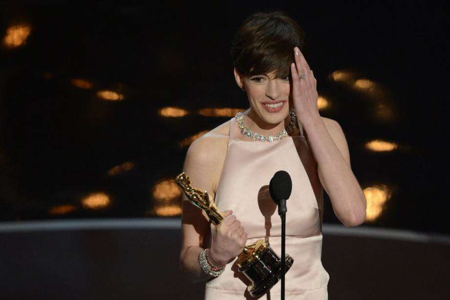 Anne Hathaway se disculpó por el vestido que usó en los Premios Óscar