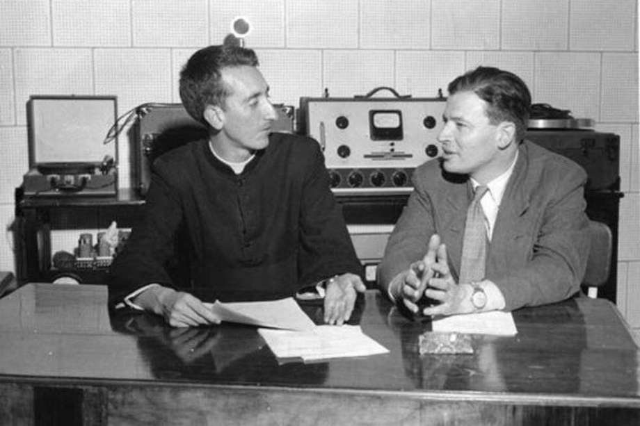 Monseños Salcedo, a la izquierda, fundador de radio Sutatenza.    / oclacc.org.