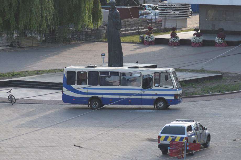 13 personas fueron secuestradas hoy a bordo de un autobús en el centro de ciudad de Lutsk, en Ucrania.