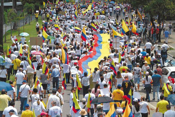 Las lecturas que dejan las marchas y el nuevo encuentro Petro-Uribe