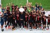 Bayer Leverkusen levantó el trofeo de la Bundesliga y se coronó campeón invicto