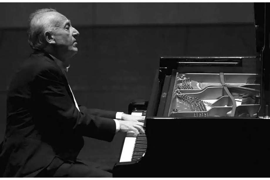 Pollini ha cautivado al público internacional con su repertorio, que incluye obras maestras de compositores clásicos y contemporáneos como Chopin, Debussy y el propio Beethoven.
