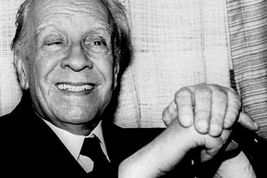 Fotografía tomada el 22 de agosto de 1981 del autor argentino Jorge Luis Borges, quien escribió el poema "1964".