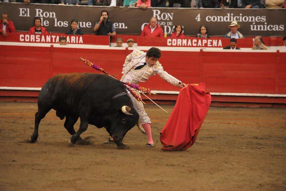El torero español Juan del Álamo debutó en la plaza de Manizales el martes pasado con dos orejas.  / La Patria
