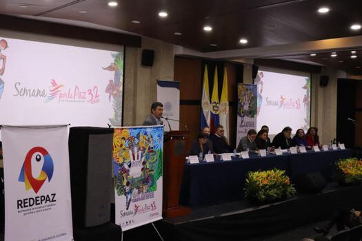 En la Universidad Javeriana, de Bogotá, organizaciones sociales y plataformas de derechos humanos lanzaron este 15 de agosto la Semana por la Paz. Se llevará a cabo entre el 2 y el 9 de septiembre. / Cortesía