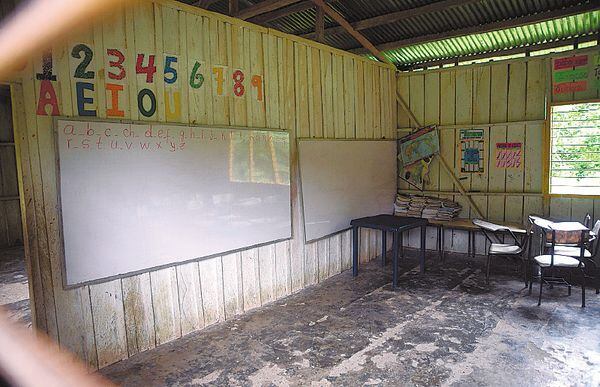 La escuela de Santa María de Urábara, corregimiento de Nóvita (Chocó), sólo atiende niños hasta quinto grado. / Gustavo TorrijosGUSTAVO TORRIJOS