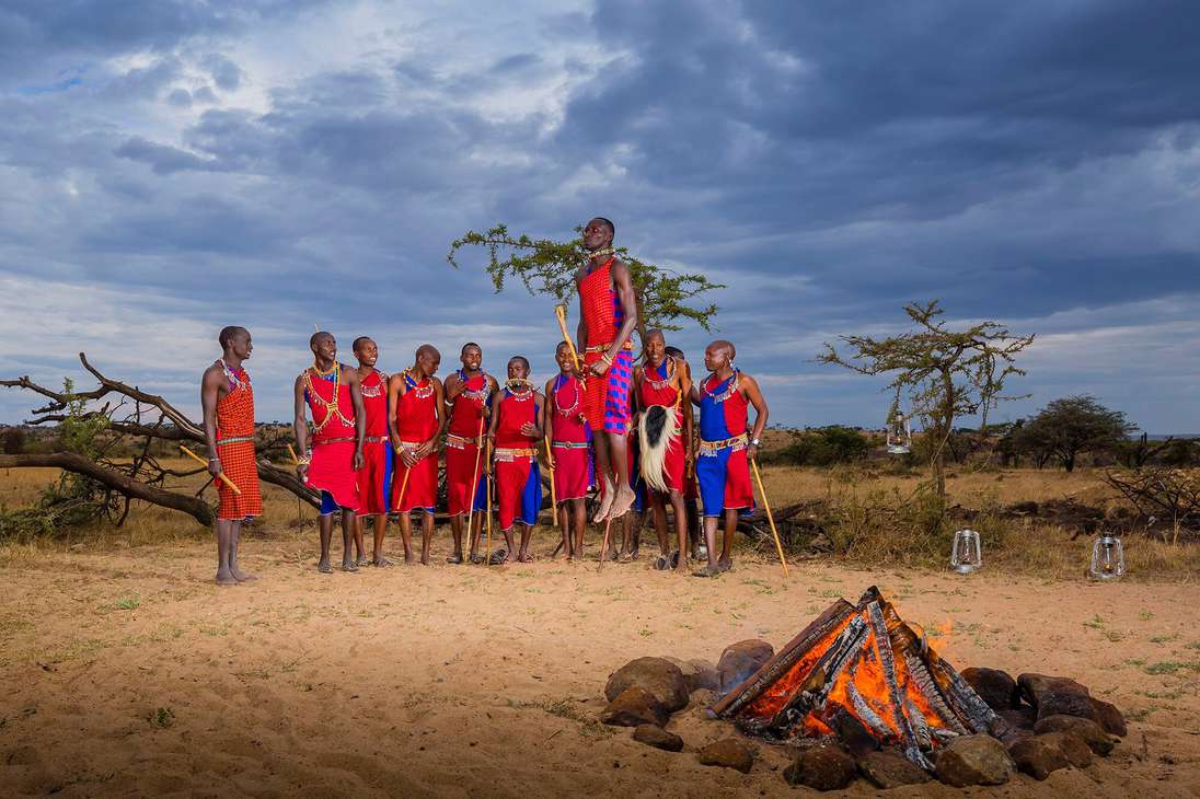 Los visitantes también están invitados a sumergirse en la cultura de la población local, los Maasai, con una visita a un pueblo tradicional, así como a descubrir los proyectos comunitarios que lleva a cabo el hotel.