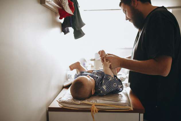 ¿Cómo cambiar el pañal a tu bebé? Guía para papás primerizos