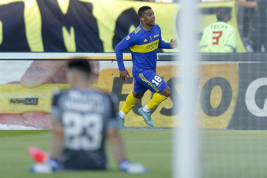 Fabra celebra un gol con Boca Juniors. 