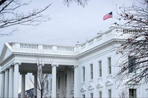 Hombre se suicida frente a la Casa Blanca
