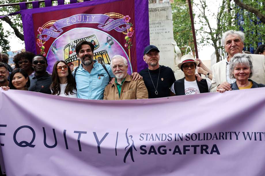 Los miembros del sindicato de actores Equity realizaron mítines en Gran Bretaña en solidaridad con sus miembros SAG-AFTRA actualmente en huelga en los Estados Unidos. EFE/EPA/ANDY RAIN
