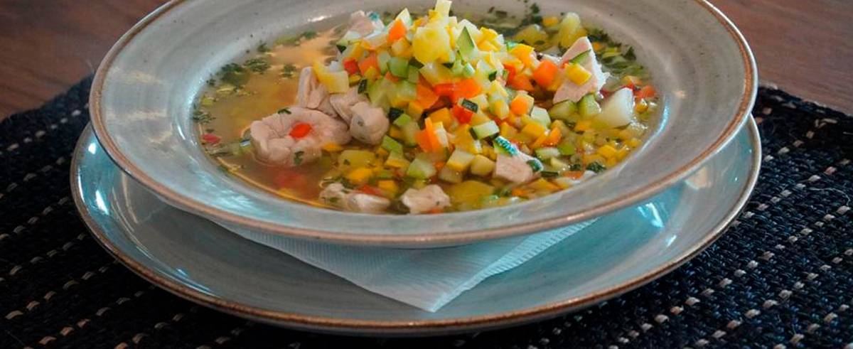 Sopa de pollo y verduras: aprende a prepararla de manera tradicional