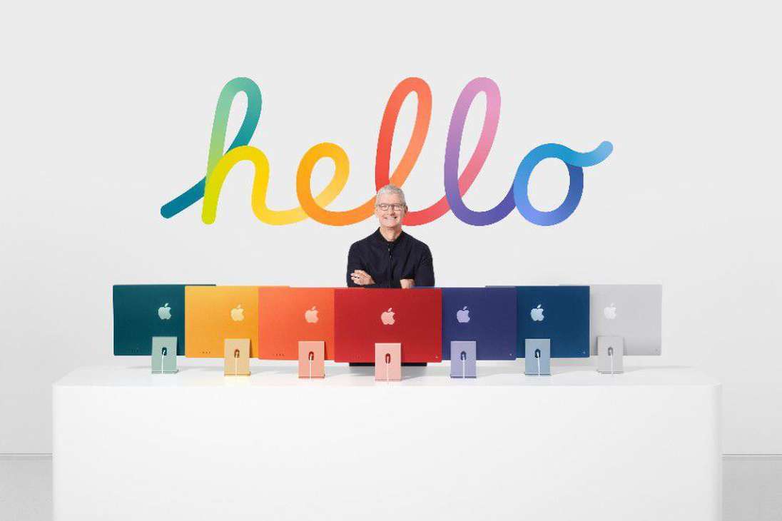 Tim Cook, CEO de Apple, presenta los nuevos iMac.