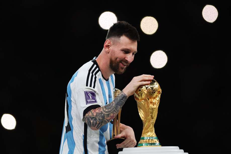 Lionel Messi, con la Copa del Mundo. 