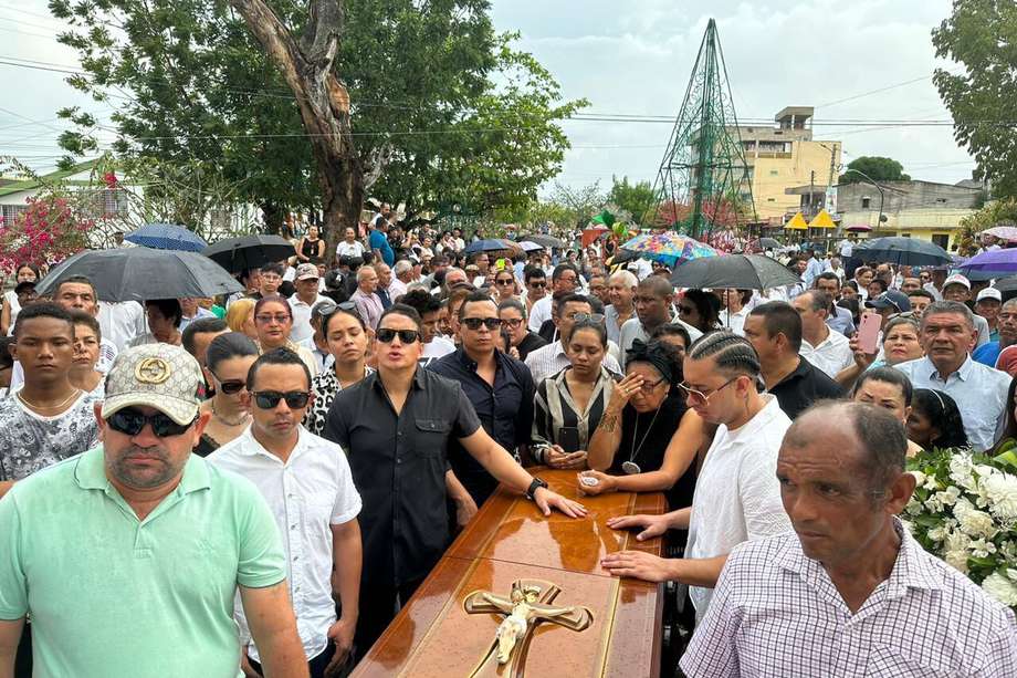 El sepelio del cantante y compositor Lisandro Meza se llevó a cabo en el municipio de Los Palmitos, departamento de Sucre este lunes 25 de diciembre.