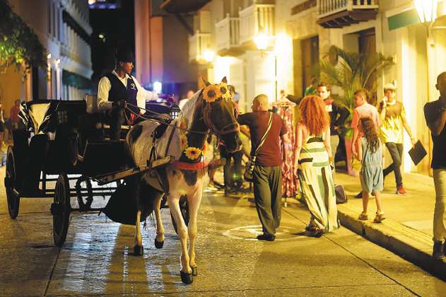 Alcaldía de Cartagena inició sustitución de caballos cocheros por coches eléctricos