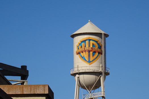  Warner Bros. y la cadena de cines Regal han llegado a un acuerdo para que los lanzamientos del estudio desde 2022 tengan 45 días de exclusividad en las salas antes de desembarcar en el mercado digital.