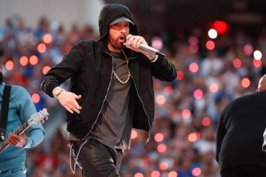 Eminem durante el halftime show del Super Bowl.