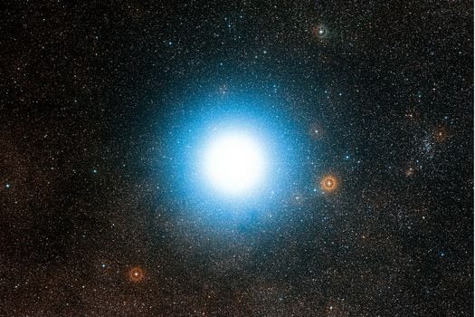 Una de las brillantes etrellas de Alpha Centauri, el sistema estelar más cercano al Sistema Solar. / ESO/Digitized Sky Survey 2