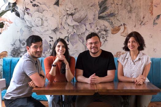 5 jóvenes capitalinos crearon 'Eleve Project', una iniciativa para el primer empleo que le hace frente al desempleo juvenil. / Mónica Gómez
