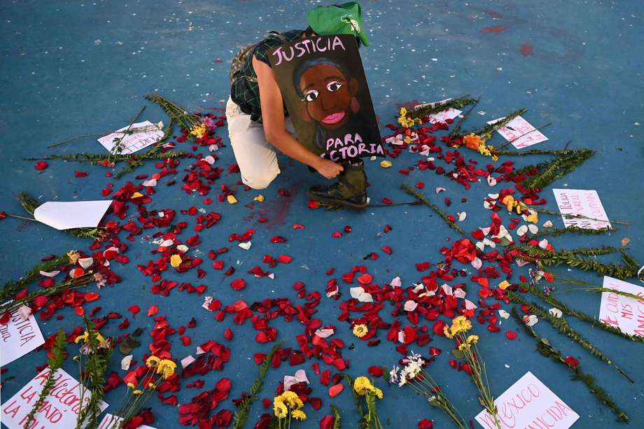 Una manifestación en honor a la saldoreña asesinada en Tulum, en El Salvador.