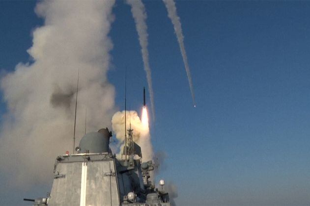 Rusia intensifica su ofensiva bombardeando el este y el oeste de Ucrania
