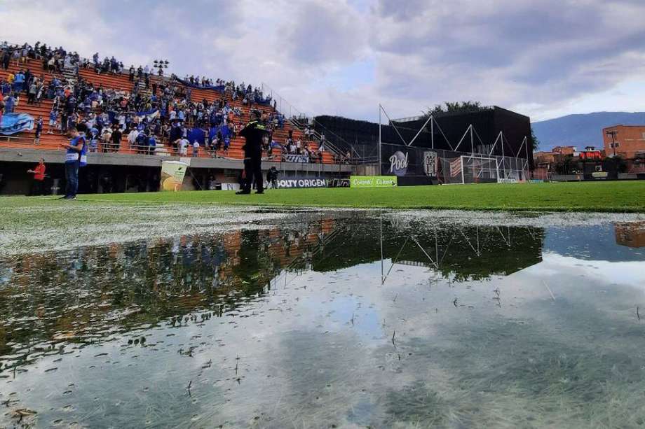 Un fuerte aguacero sobre el Parque Estadio Sur impidió la realización del duelo Envigado-Millonarios, por la Liga BetPlay.