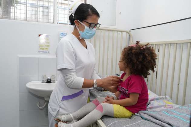 Niña venezolana fue operada de una hernia umbilical en hospital del Distrito 