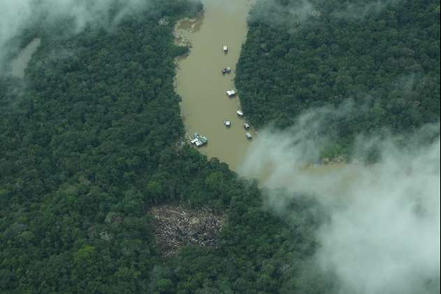El aumento de la minería ilegal amenaza a un pueblo del Amazonas en aislamiento