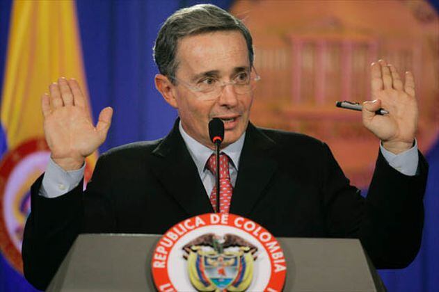 Hace 17 años la Corte Constitucional dijo sí a la reelección presidencial de Uribe