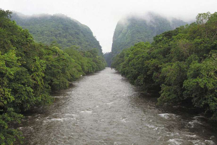 Portales del Fragüita. Uno de los ríos que nacen en Indi Wasi y desembocan en el río en Caquetá.  