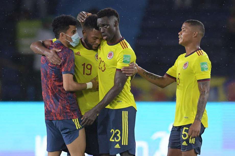 Colombia empató 2-2 con Argentina.