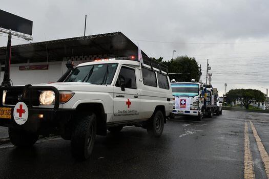 La Cruz Roja solicita que dejen pasar a los vehículos de la misión médica y no ataquen a las ambulancias. 
